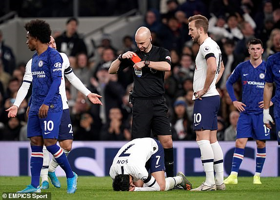 Tottenham thua đau, Mourinho không phục thẻ đỏ của Son Heung-min